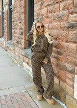 Load image into Gallery viewer, Washed Leopard Sweatshirt &amp; Sweatpants Set
