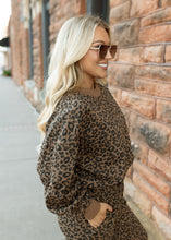 Load image into Gallery viewer, Washed Leopard Sweatshirt &amp; Sweatpants Set
