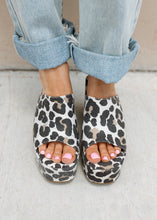 Load image into Gallery viewer, Ilaria Leopard Distressed Wedge
