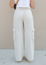 Load image into Gallery viewer, Maya Linen Utility Cargo Pants - Natural
