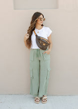 Load image into Gallery viewer, Maya Linen Utility Cargo Pants - Olive
