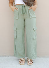 Load image into Gallery viewer, Maya Linen Utility Cargo Pants - Olive
