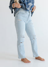 Load image into Gallery viewer, Hayes Distressed Vintage Cropped Jeans
