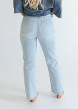 Load image into Gallery viewer, Hayes Distressed Vintage Cropped Jeans
