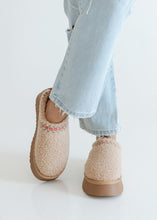 Load image into Gallery viewer, Isaac Sherpa Platform Slippers - Toffee
