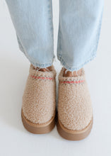 Load image into Gallery viewer, Isaac Sherpa Platform Slippers - Toffee
