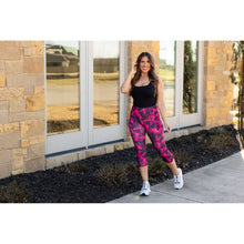 Load image into Gallery viewer, Ready to Ship | Pink and Black Tie Dye CAPRI with POCKETS  - Luxe Leggings by Julia Rose®
